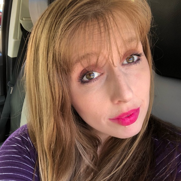 Meet your Posher, Kayla - Picture 3 of 5